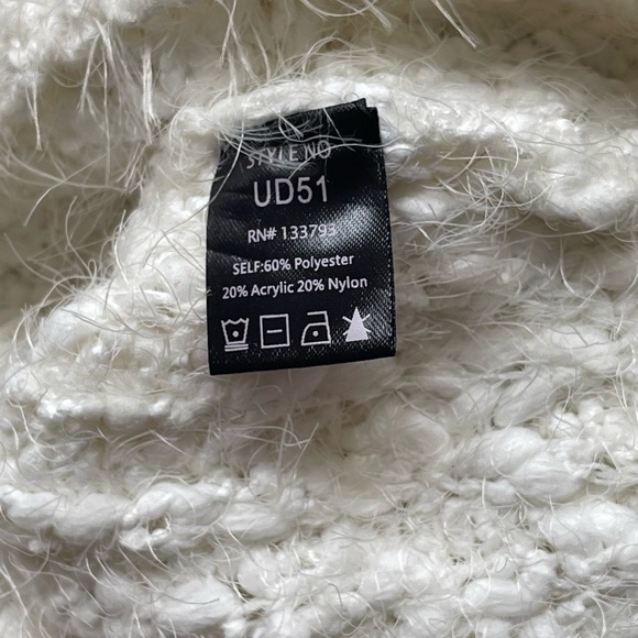 POL Chic Oversized Women’s V Neck White Sweater in Size Large EUC - Picture 9 of 12